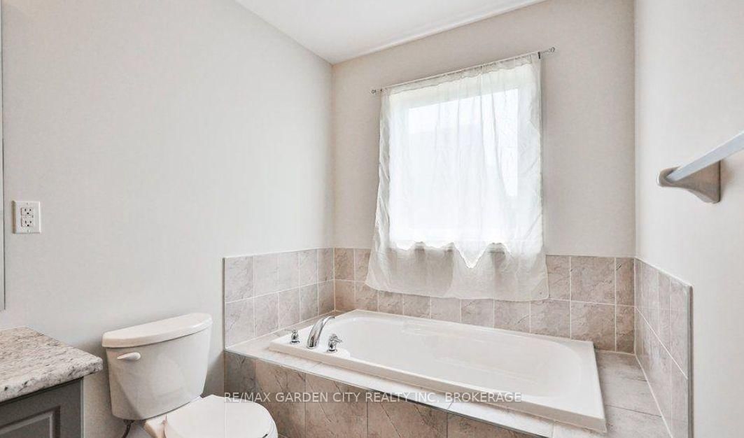 41 Bentgrass Drive • Welland, ON photo 10