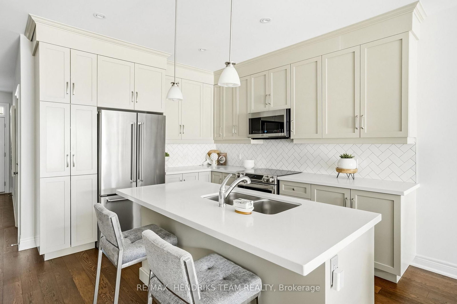 13 Turbinia Court • Grimsby, ON photo 11