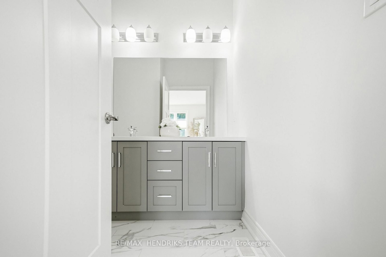 13 Turbinia Court • Grimsby, ON photo 23