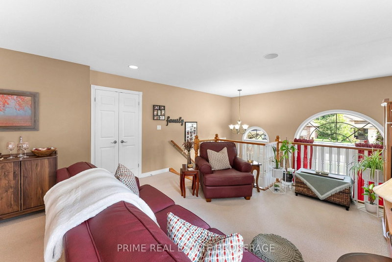 102 Ridge St photo 5