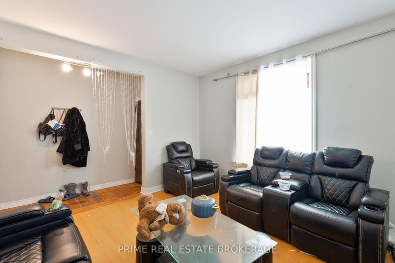 142 John St photo 5