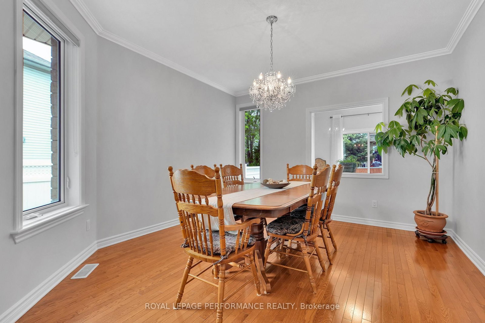 767 Long Point Circle N • Ottawa, ON photo 11