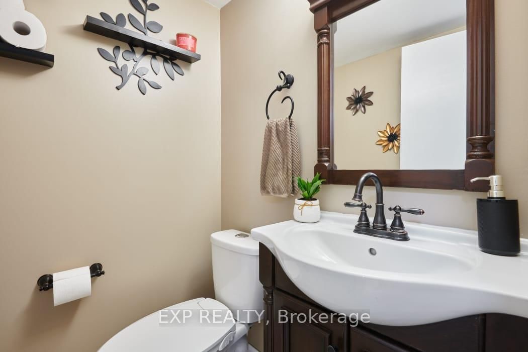 138 Acklam Terrace • Ottawa, ON photo 4