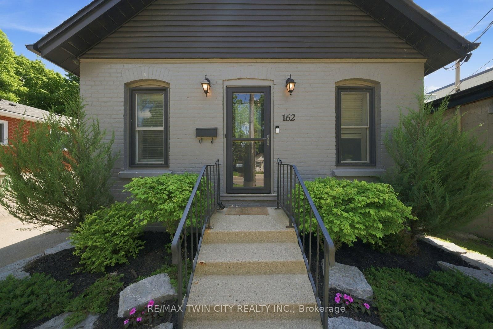 162 Grand River Avenue • Brantford, ON photo 11