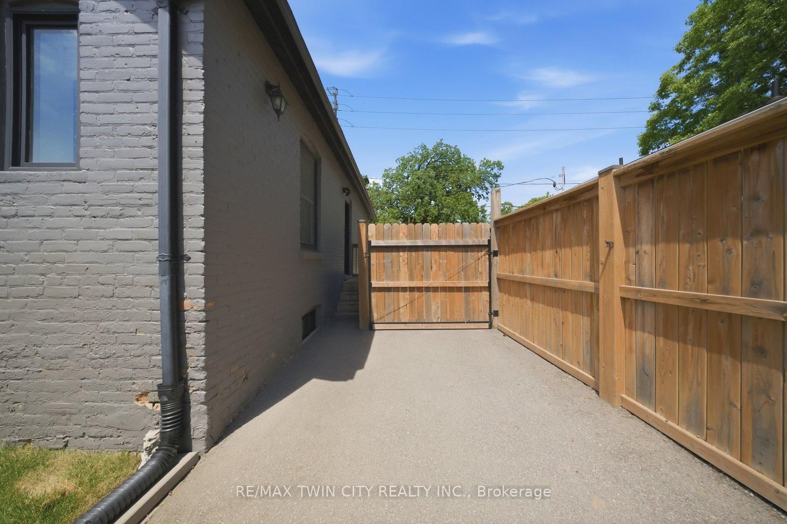 162 Grand River Avenue • Brantford, ON photo 25