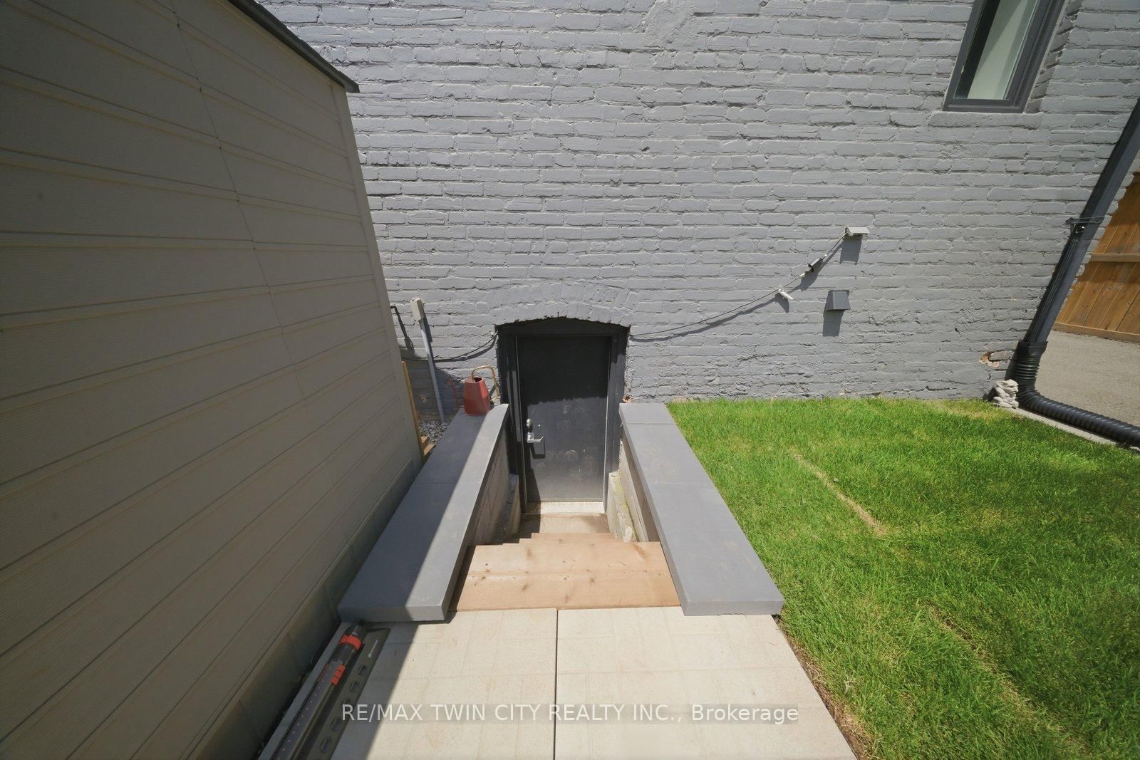 162 Grand River Avenue • Brantford, ON photo 29