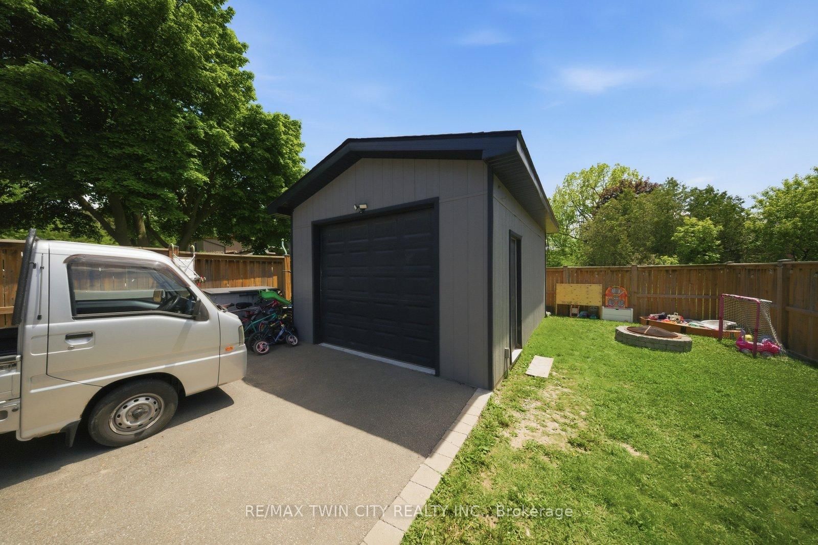162 Grand River Avenue • Brantford, ON photo 32