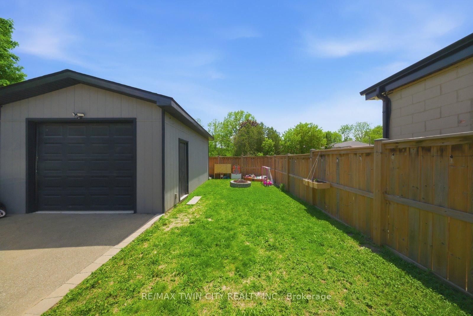 162 Grand River Avenue • Brantford, ON photo 33