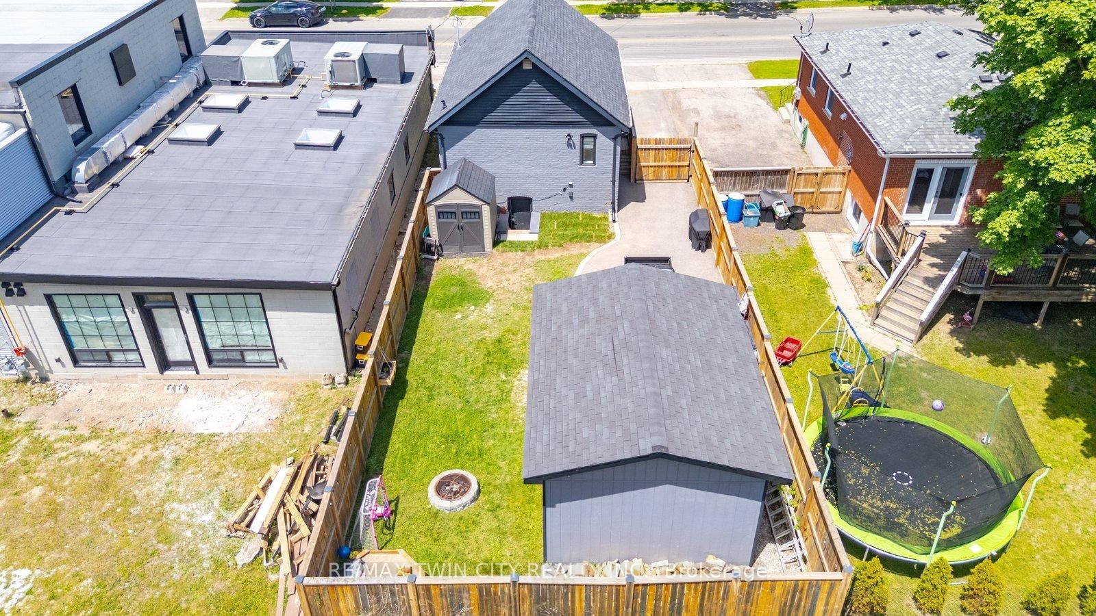 162 Grand River Avenue • Brantford, ON photo 37