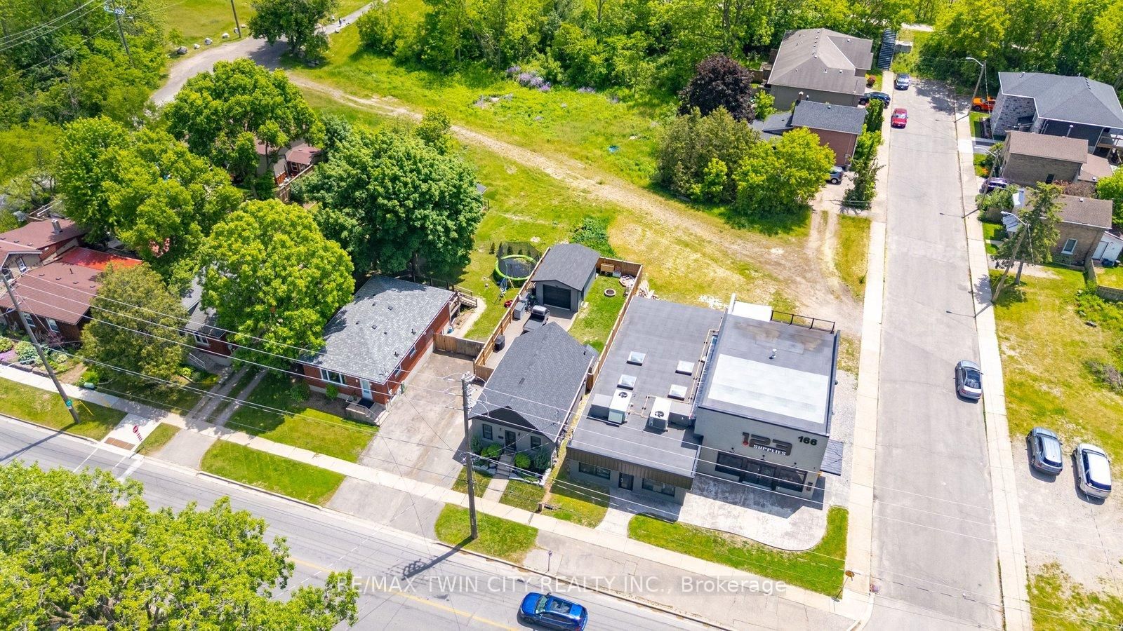 162 Grand River Avenue • Brantford, ON photo 8