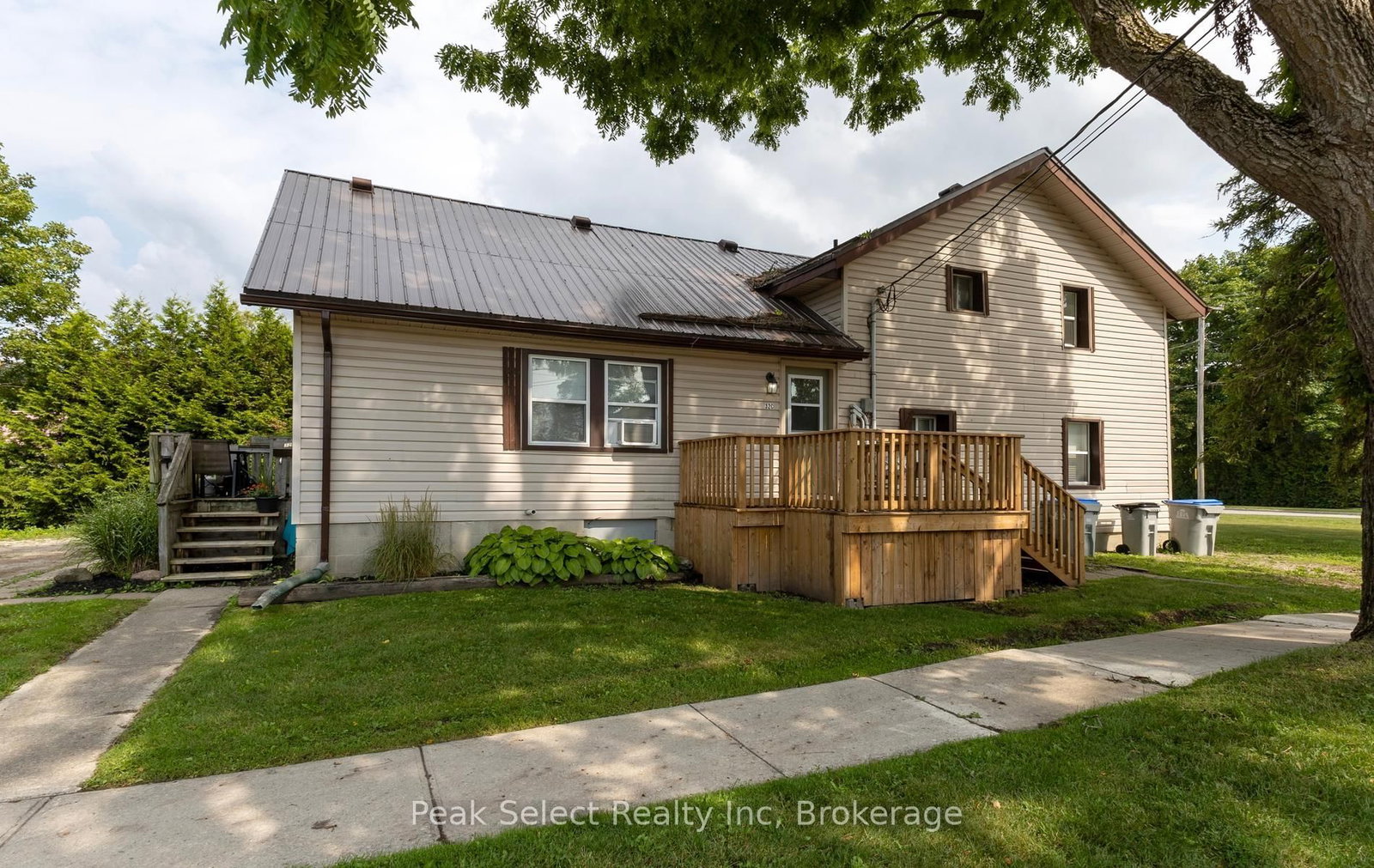 32 Victoria Street, South Huron, photo 1