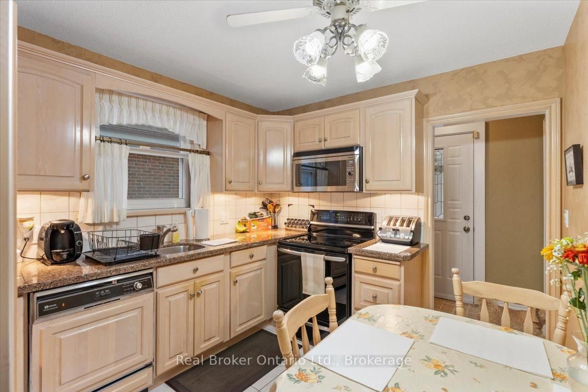 193 Huxley Avenue S • Hamilton, ON photo 11