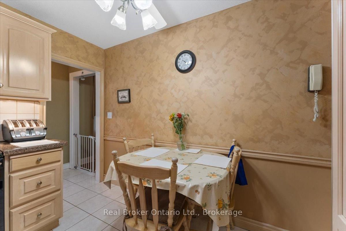 193 Huxley Avenue S • Hamilton, ON photo 14