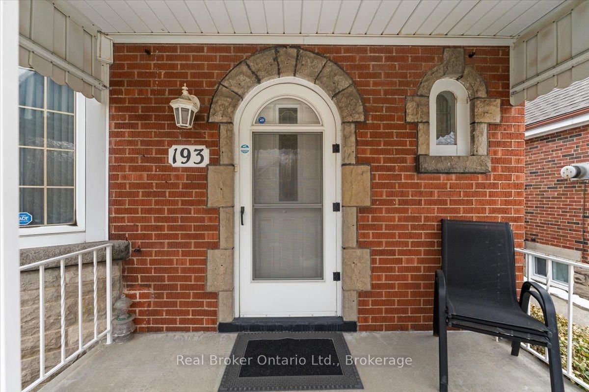 193 Huxley Avenue S • Hamilton, ON photo 3