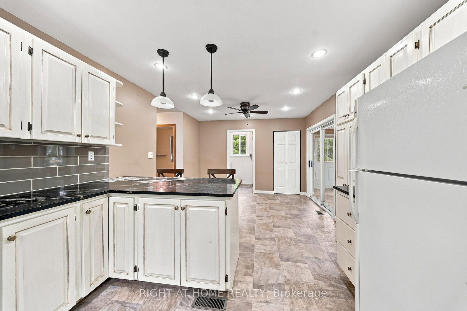 489 Twin Sisters Lake Road • Limoges, ON photo 12