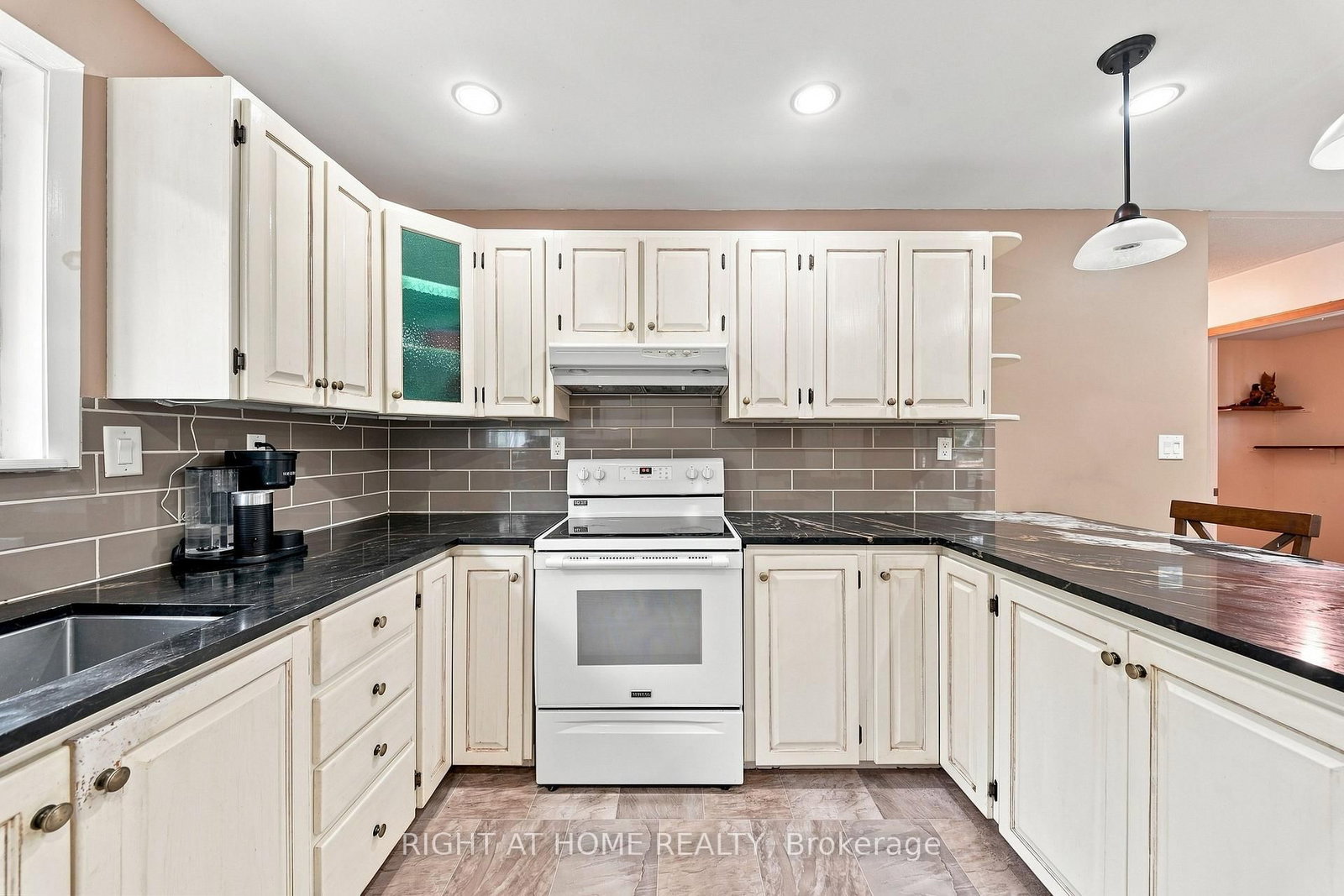 489 Twin Sisters Lake Road • Limoges, ON photo 13