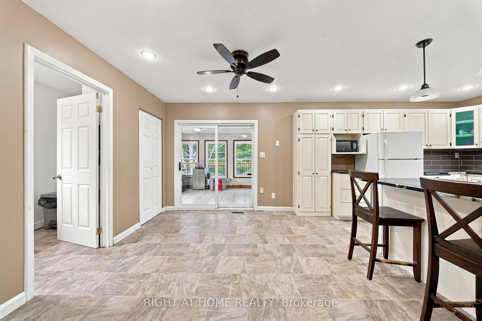 489 Twin Sisters Lake Road • Limoges, ON photo 14