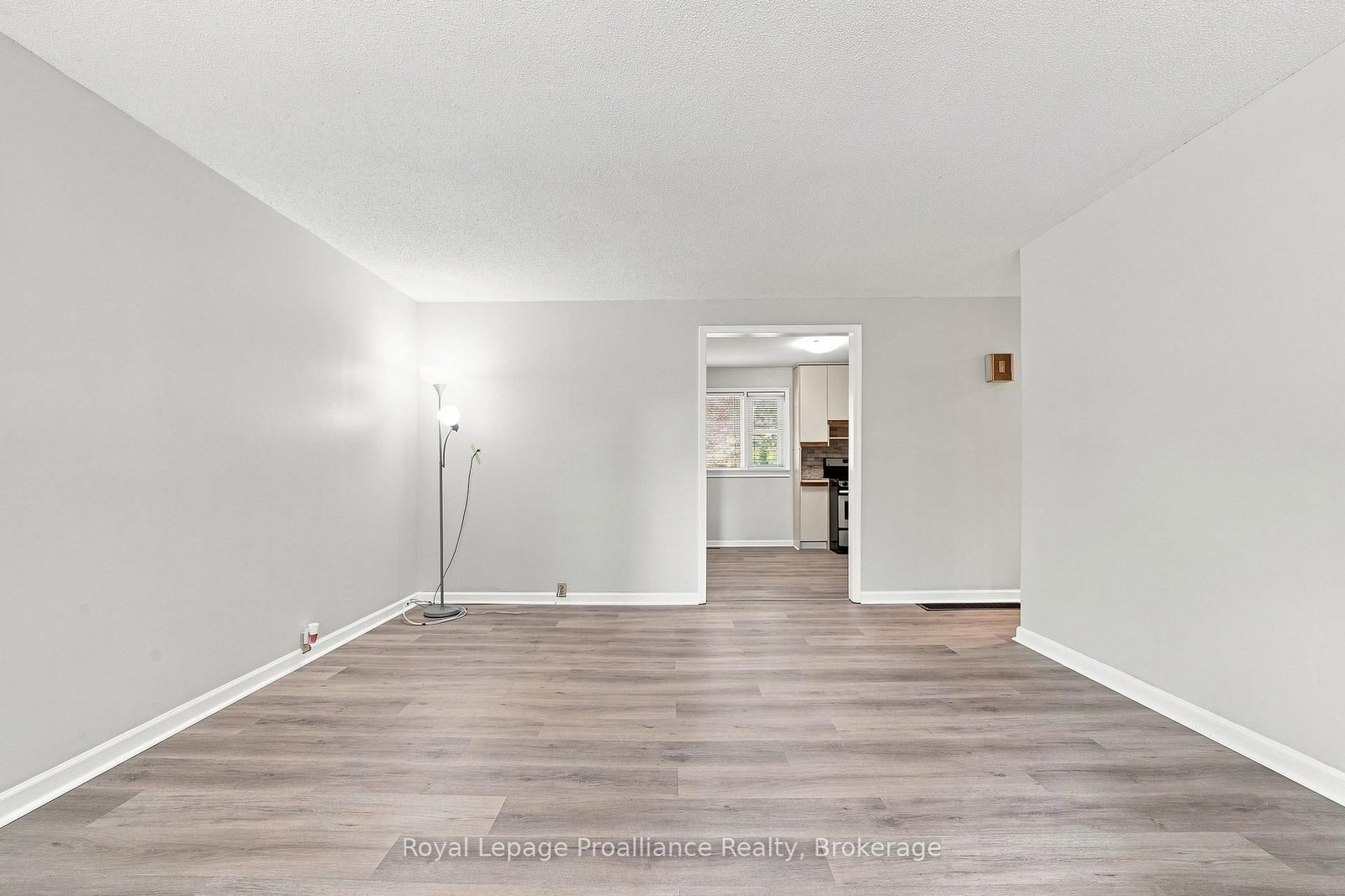 15 Elvins Gardens • Belleville, ON photo 10