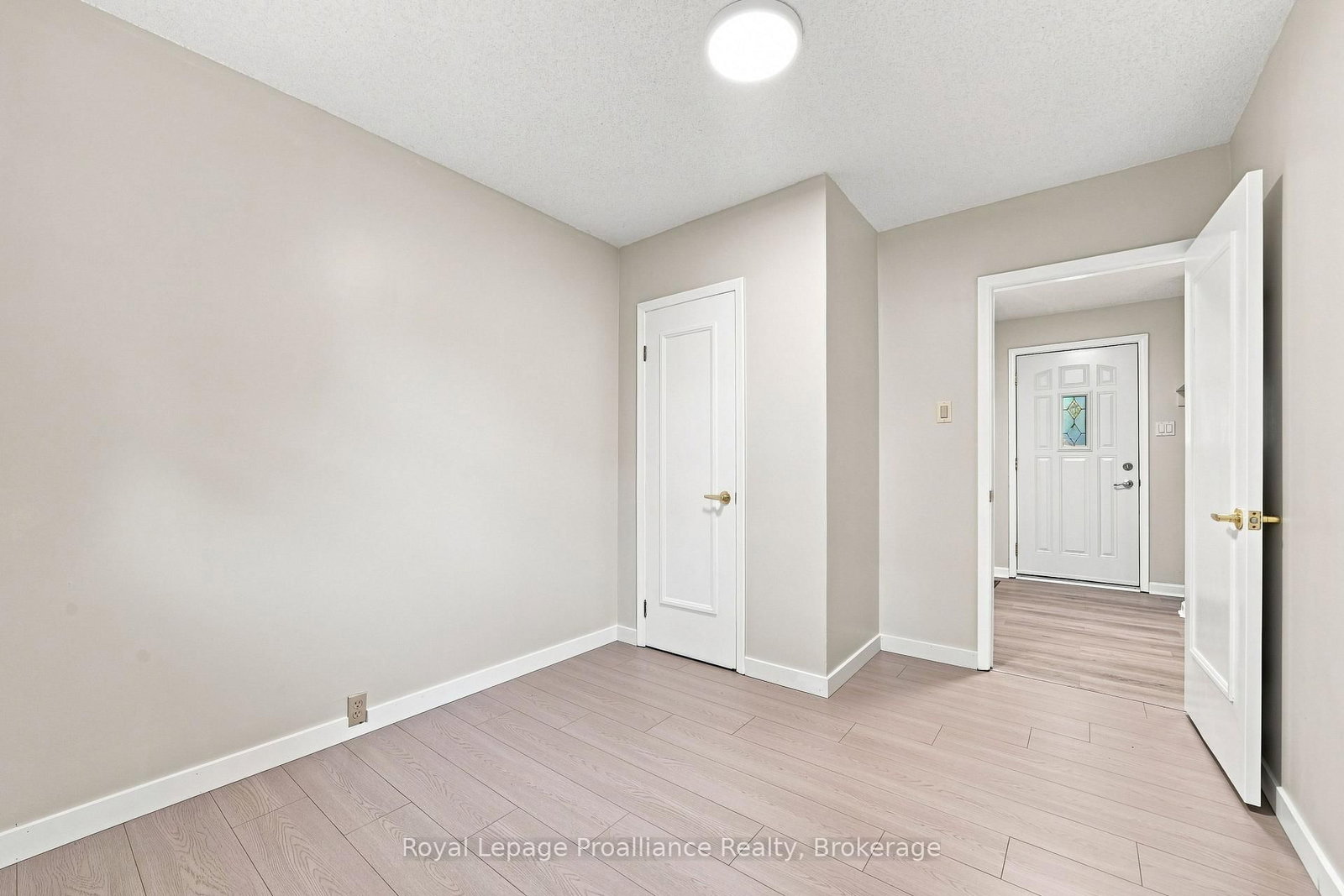 15 Elvins Gardens • Belleville, ON photo 18
