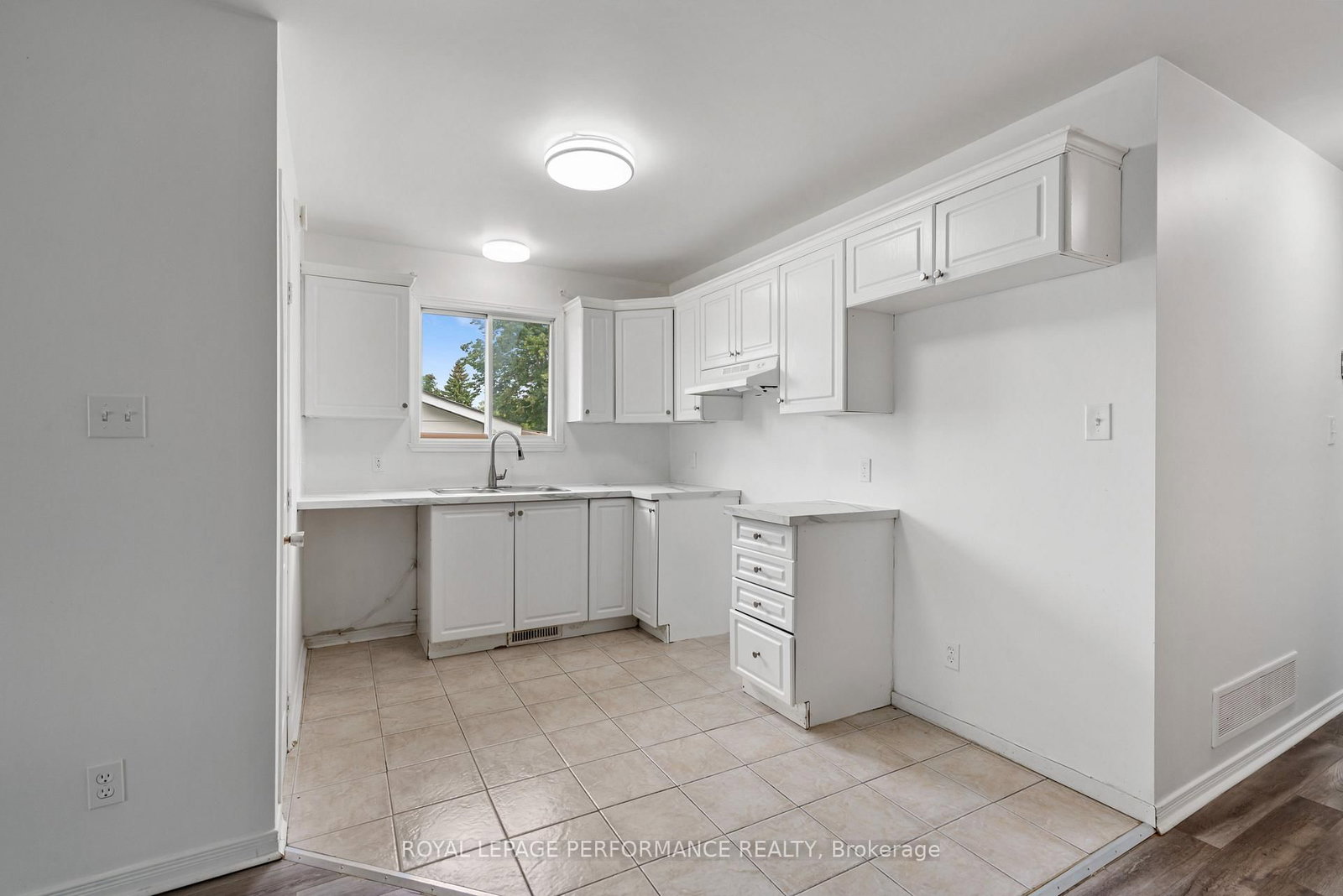 1011 Adolphus Street • Cornwall, ON photo 11