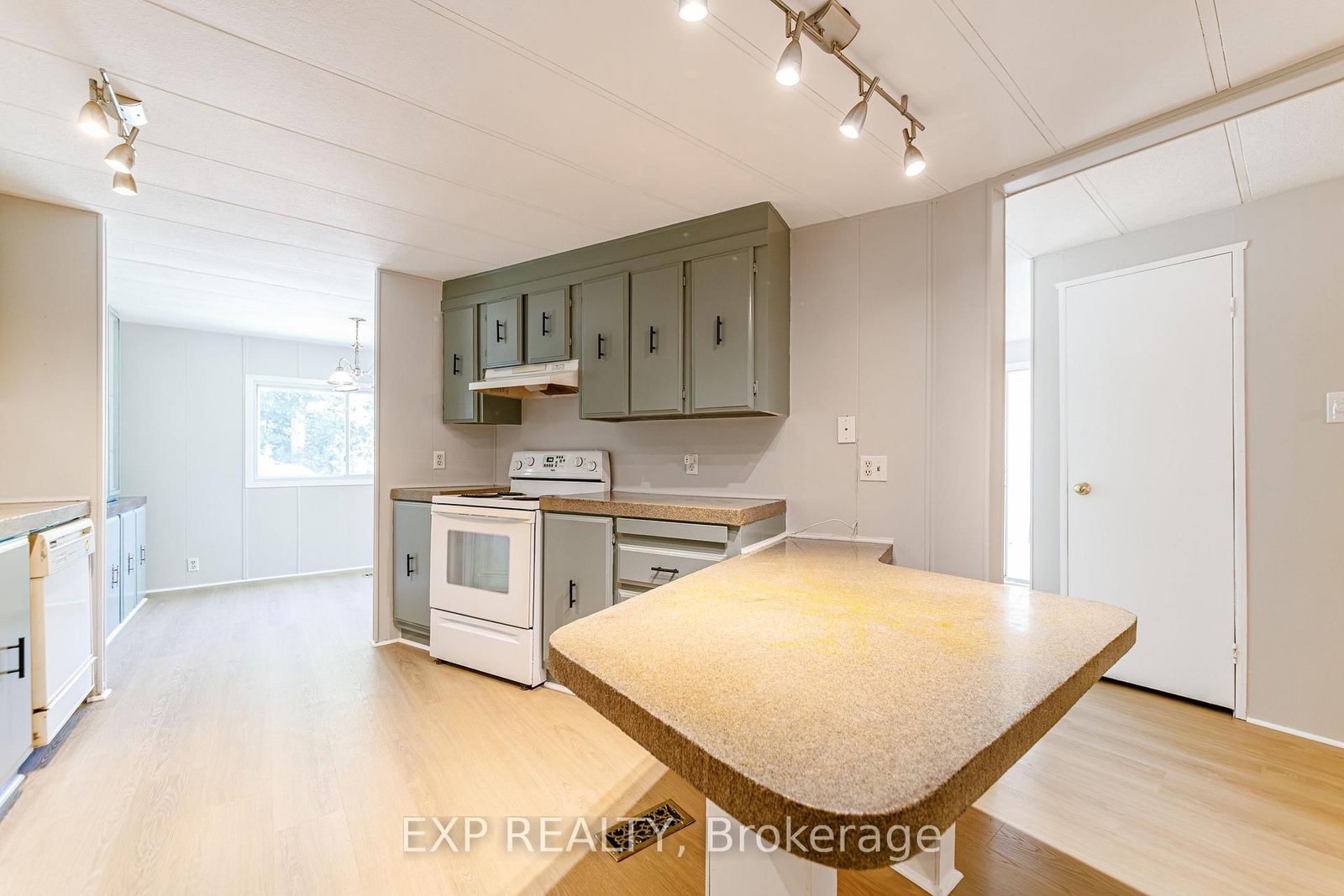 21 Maplewood Avenue • Carleton Place, ON photo 24