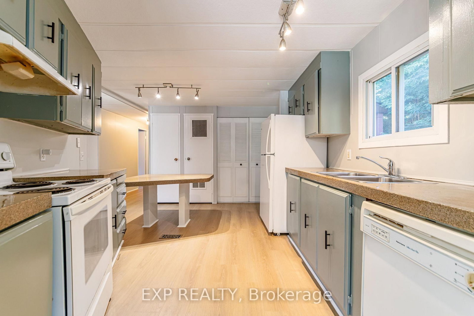 21 Maplewood Avenue • Carleton Place, ON photo 25