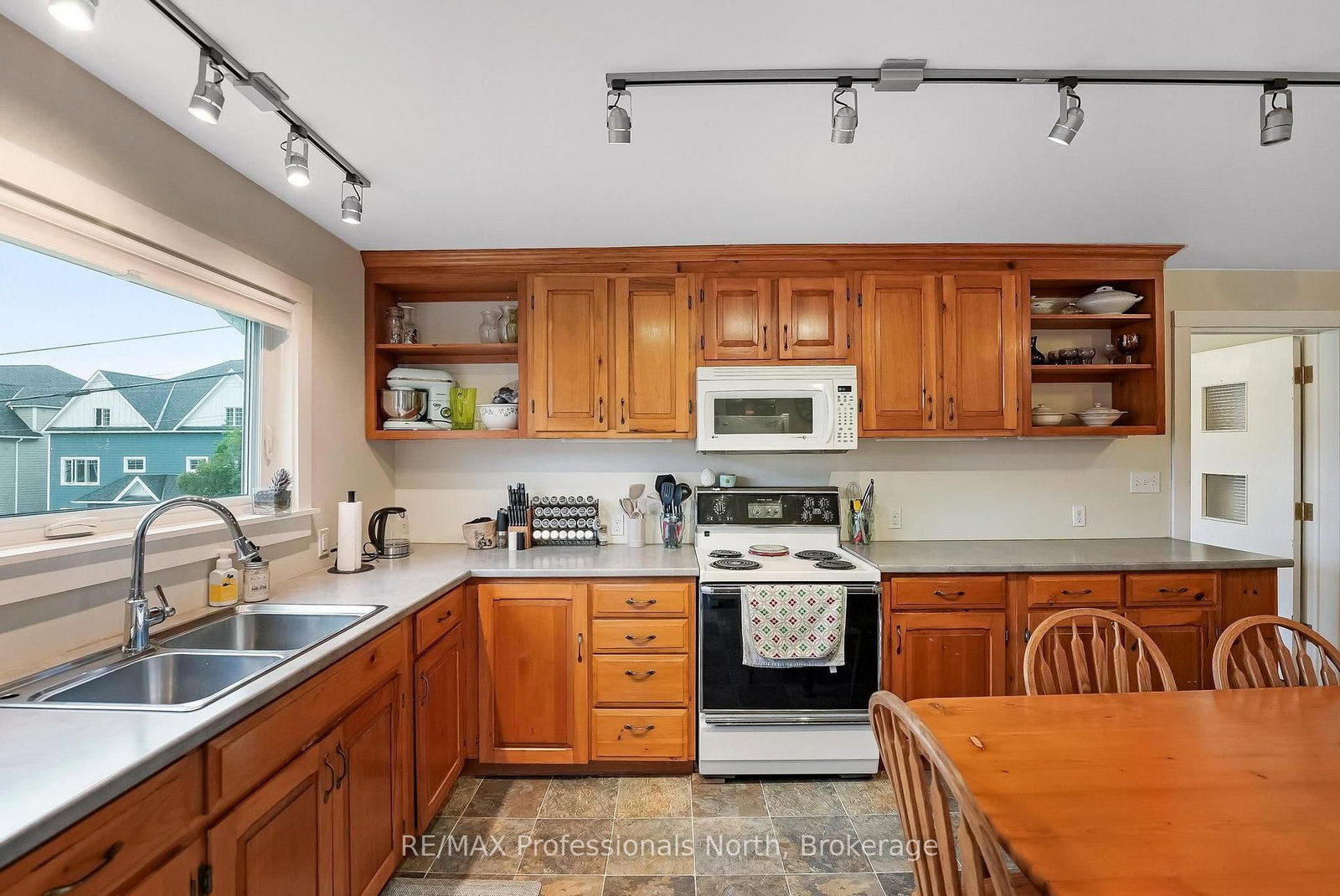 33 Maple Avenue • Dysart et al, ON photo 10