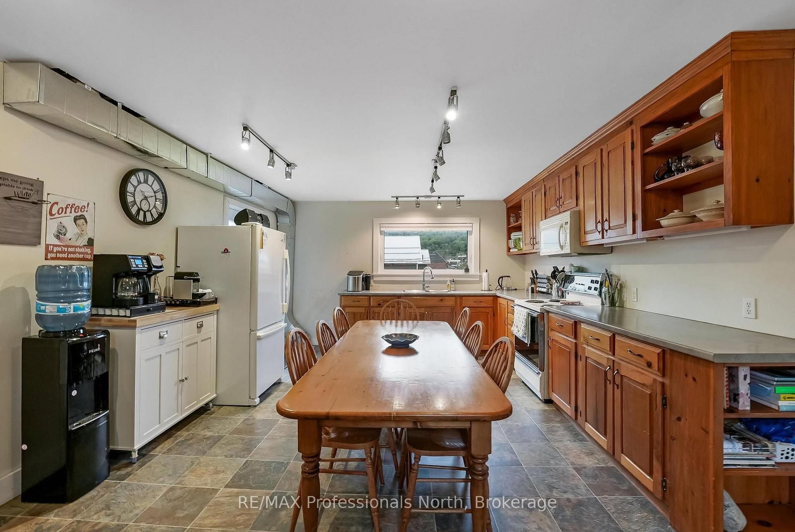 33 Maple Avenue • Dysart et al, ON photo 11