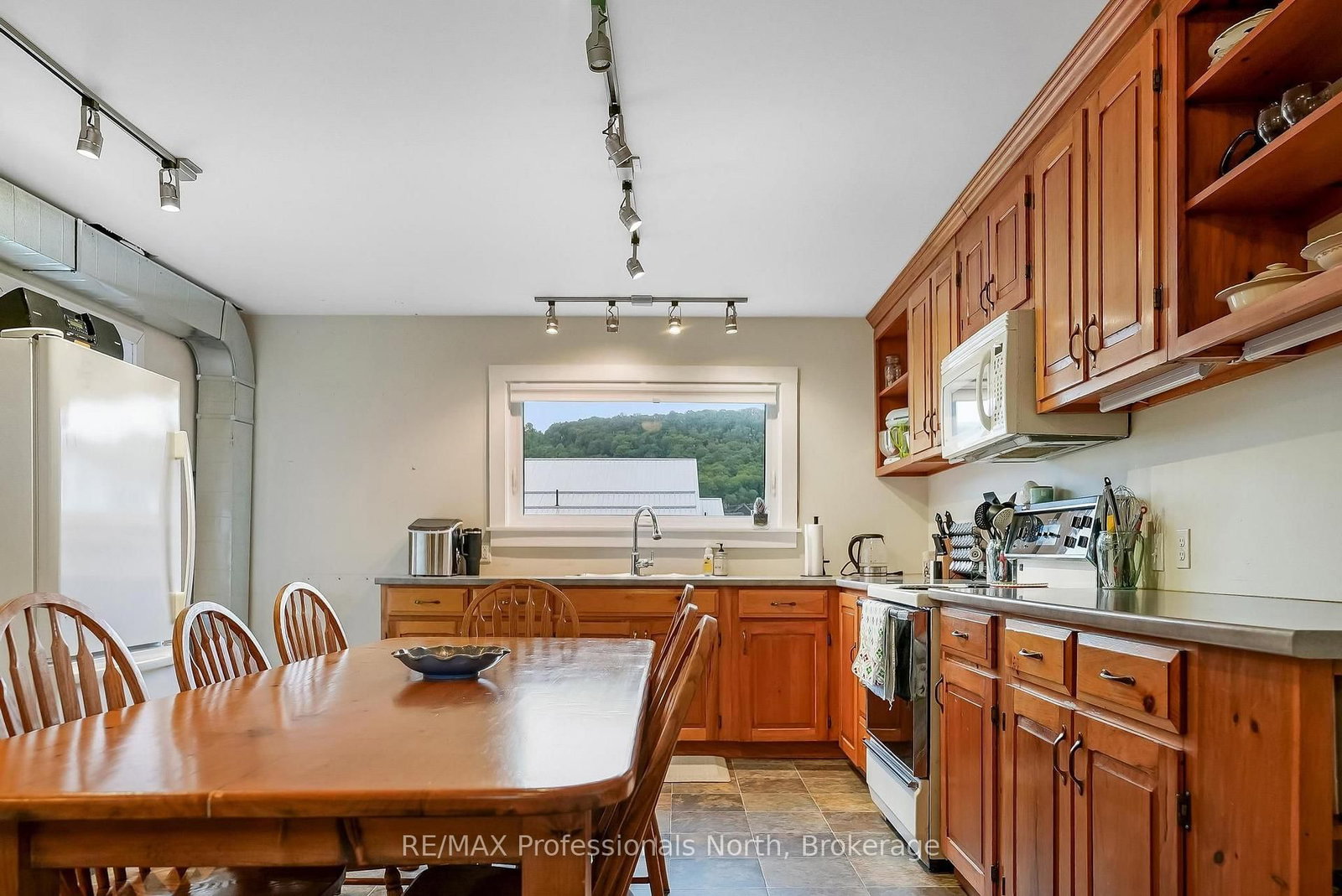 33 Maple Avenue • Dysart et al, ON photo 12