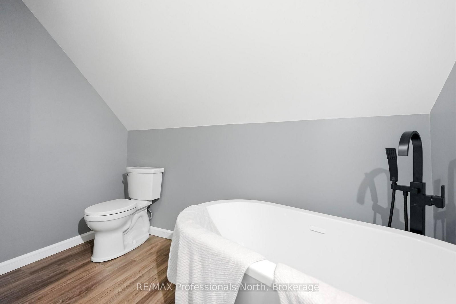 33 Maple Avenue • Dysart et al, ON photo 32