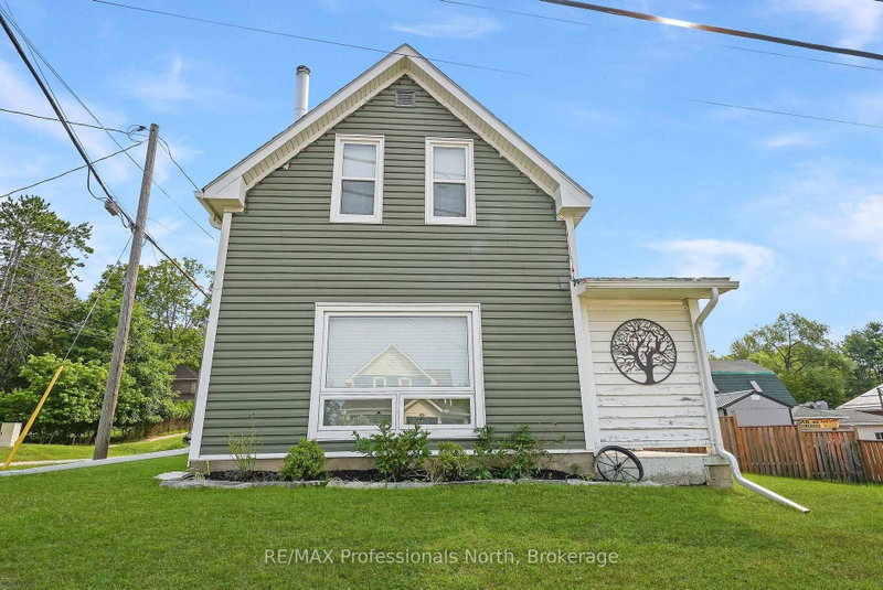 33 Maple Ave photo 4