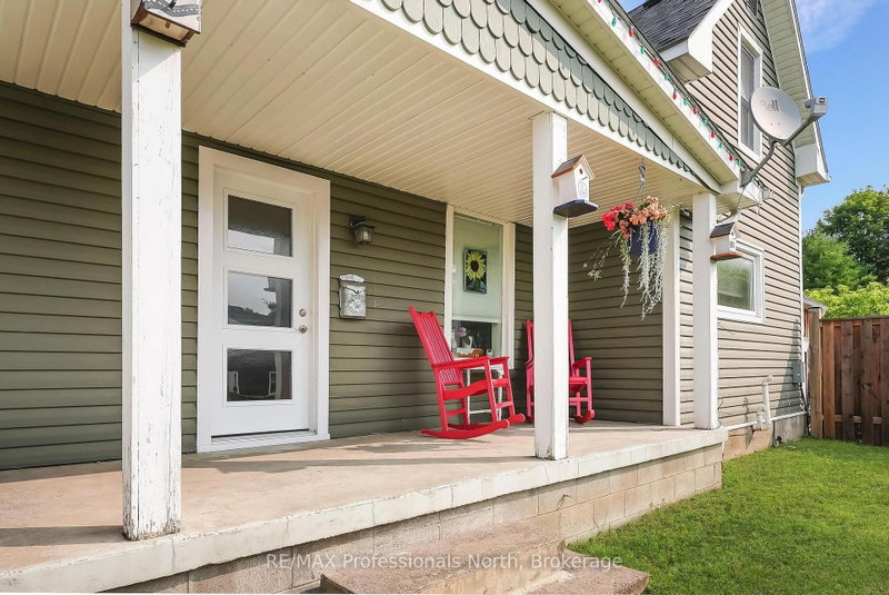 33 Maple Ave photo 5