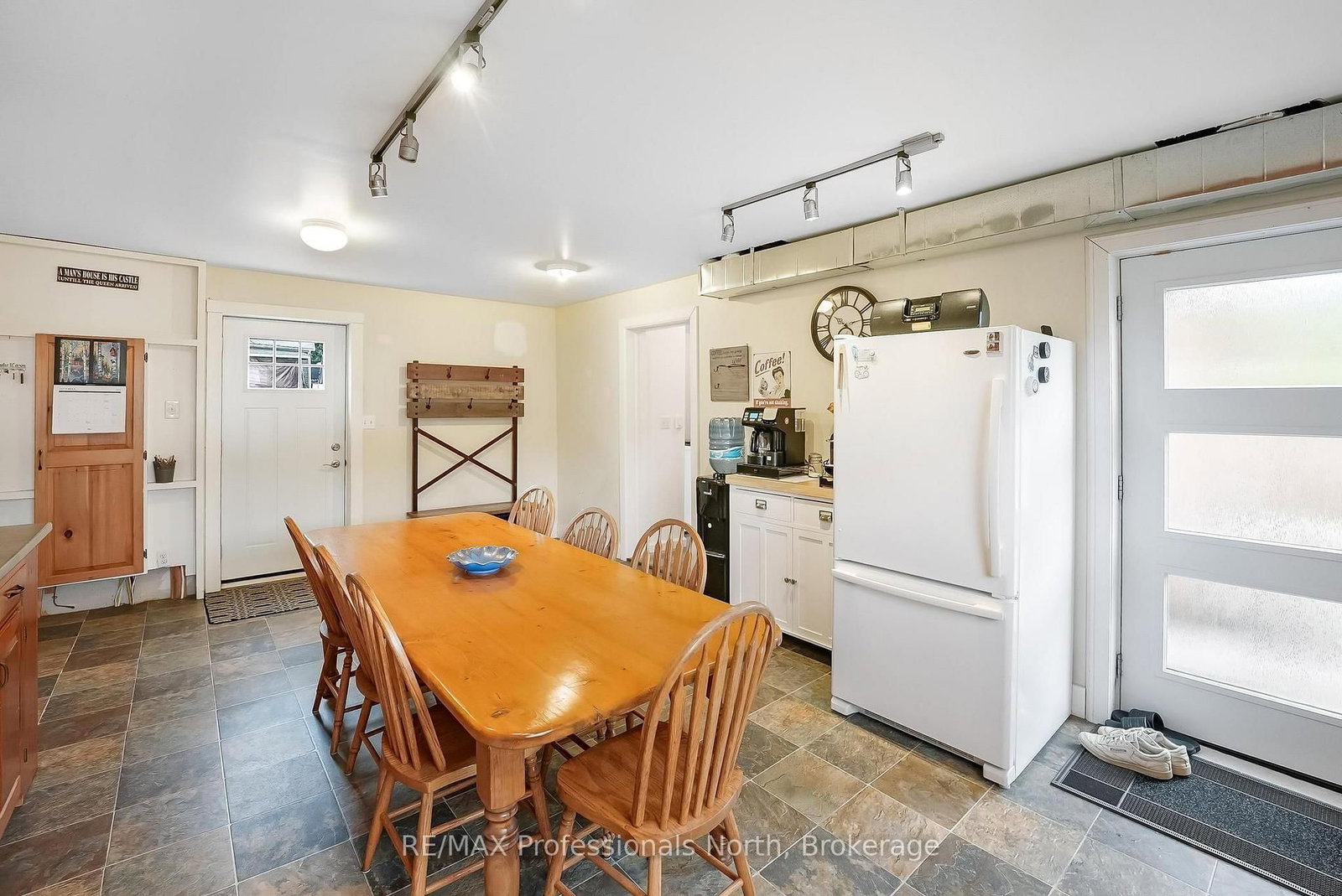 33 Maple Avenue • Dysart et al, ON photo 9