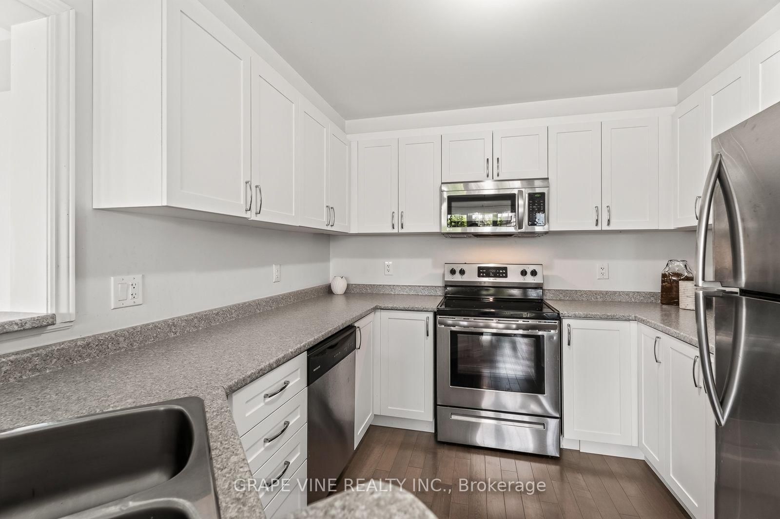 210 CLINTONIA Street • Ottawa, ON photo 11