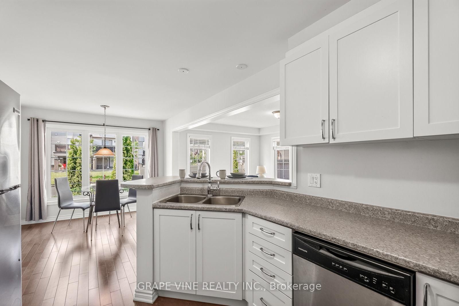 210 CLINTONIA Street • Ottawa, ON photo 12