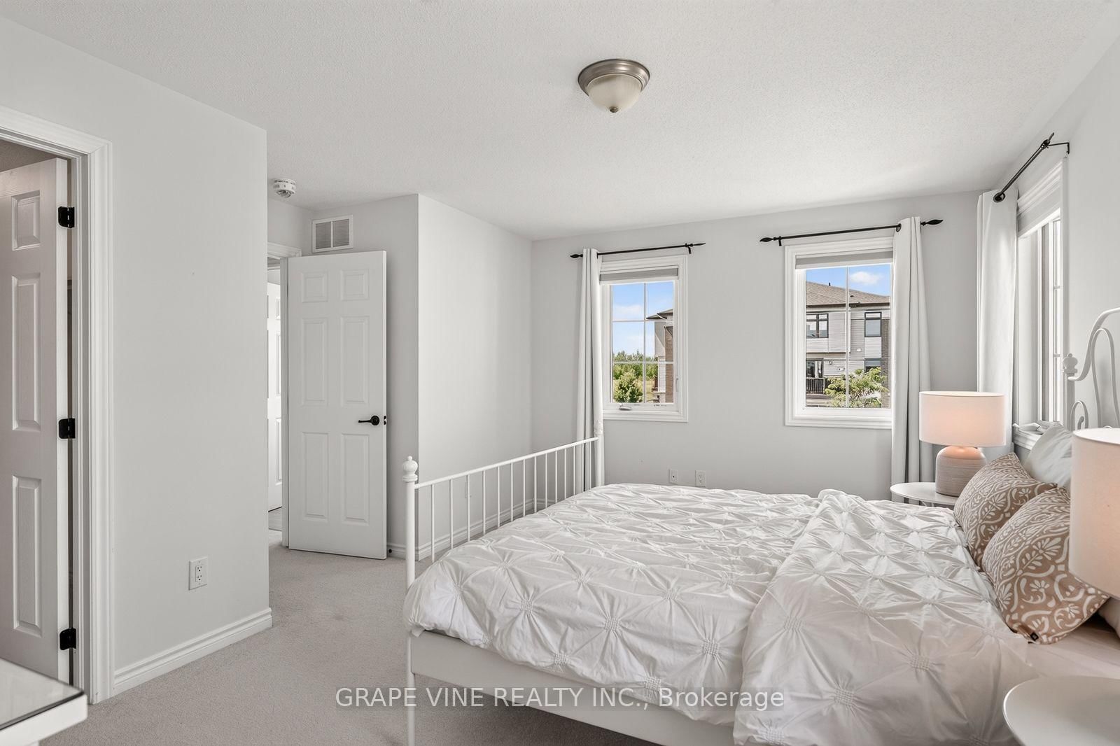 210 CLINTONIA Street • Ottawa, ON photo 16