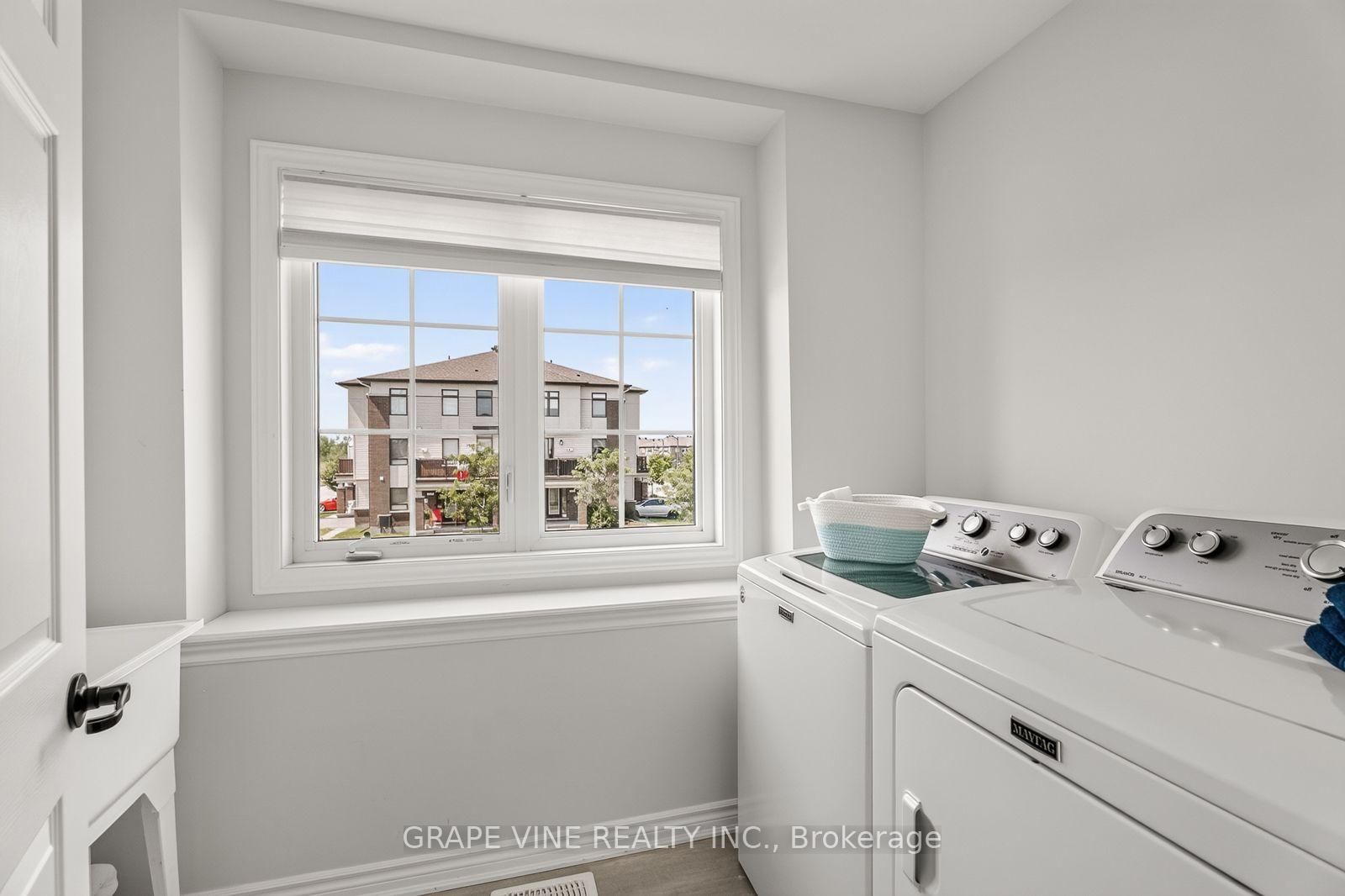 210 CLINTONIA Street • Ottawa, ON photo 19