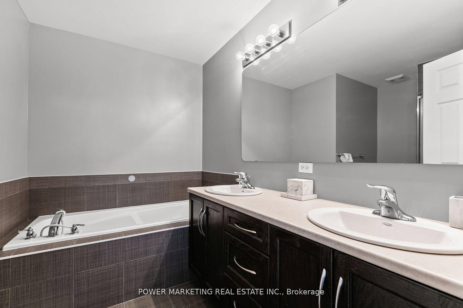 2200 NANTES Street • Ottawa, ON photo 17
