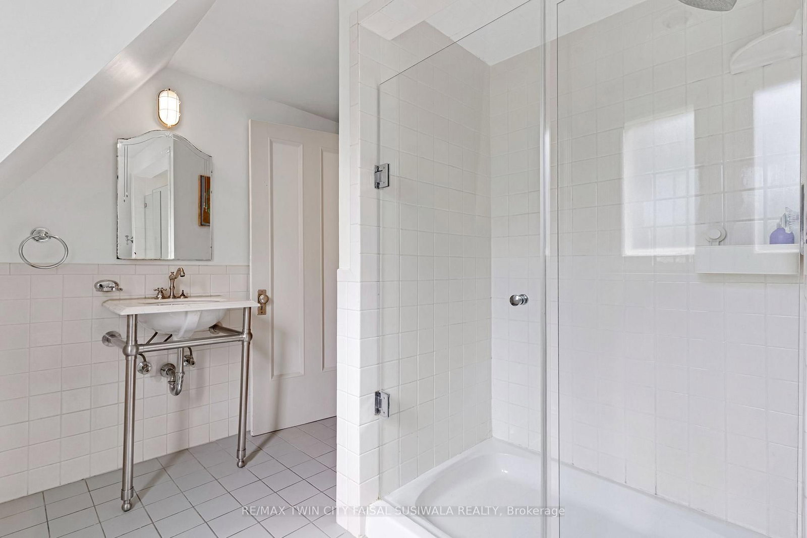 122 Dufferin Avenue • Brantford, ON photo 43