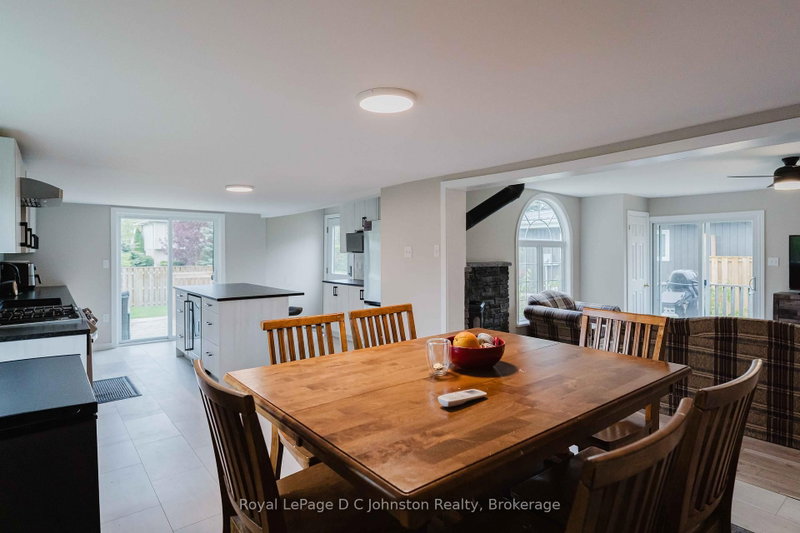 229 Edward St photo 5