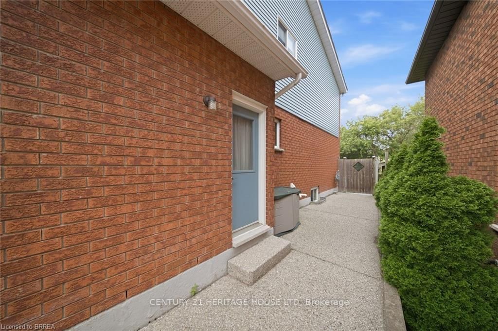 92 National Drive • Hamilton, ON photo 35