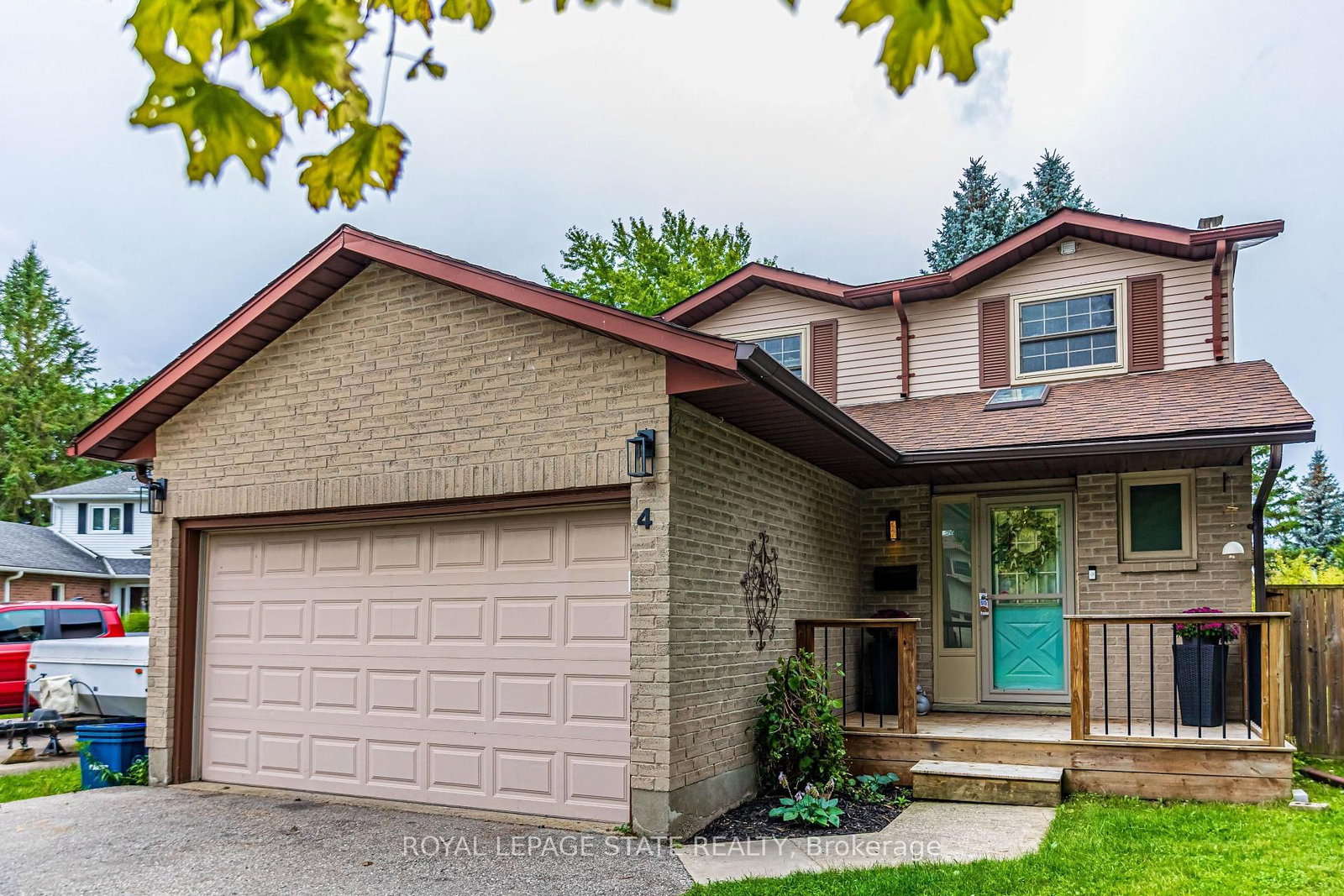 4 Gillespie Court • Cambridge, ON photo 2