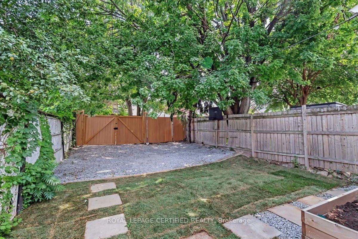 176 Emerald Street N • Hamilton, ON photo 34