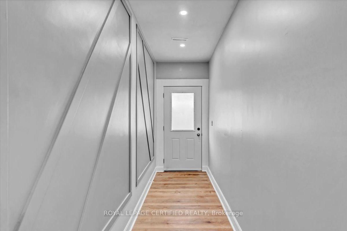 176 Emerald Street N • Hamilton, ON photo 5