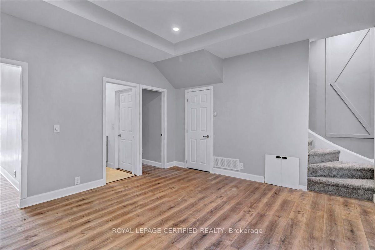 176 Emerald Street N • Hamilton, ON photo 9