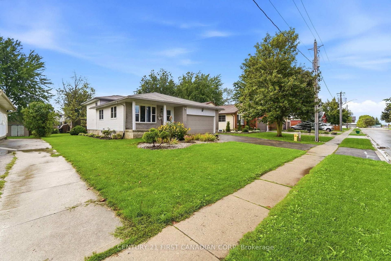 71 Edward Street • Mapleton, ON photo 2