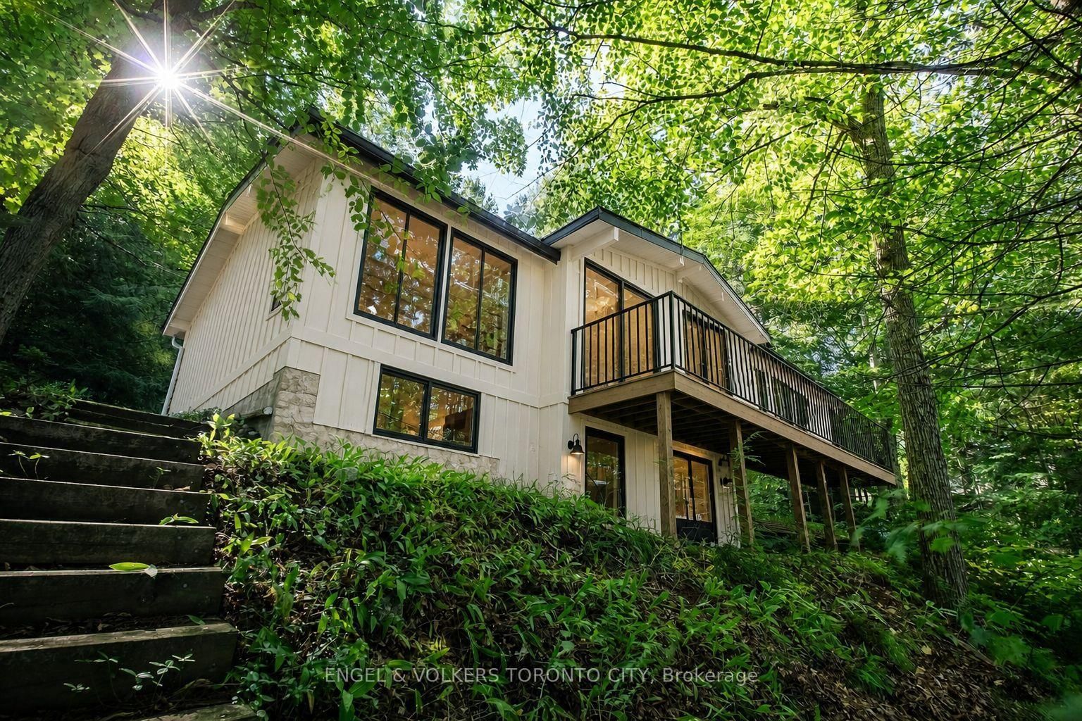 1032 Cliffdene Drive • Lake of Bays, ON photo 2