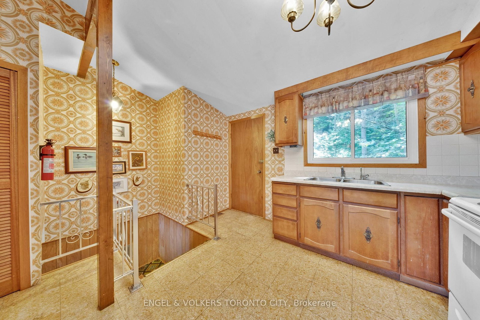 1032 Cliffdene Drive • Lake of Bays, ON photo 7