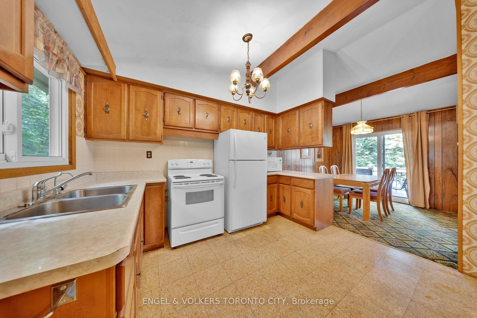 1032 Cliffdene Drive • Lake of Bays, ON photo 8