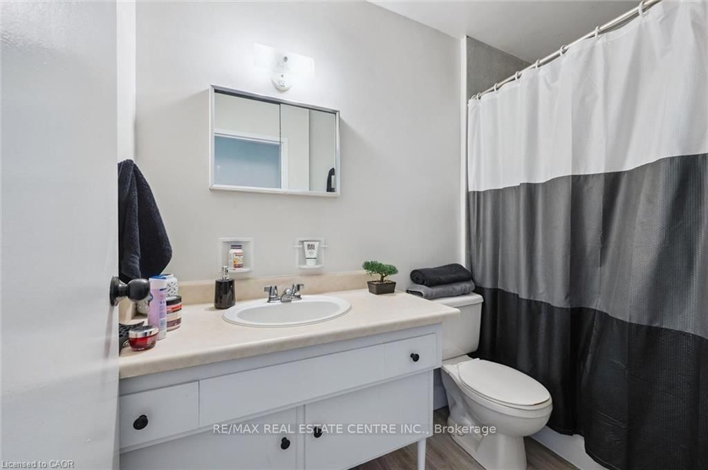 25 Walton Avenue • Kitchener, ON photo 9